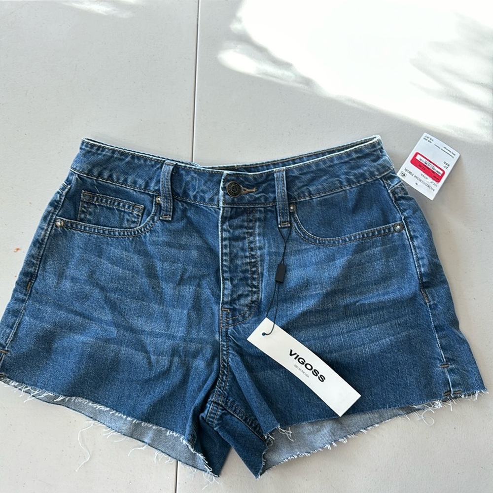 Vigoss womens shorts
Size 27 waist
Blue jean